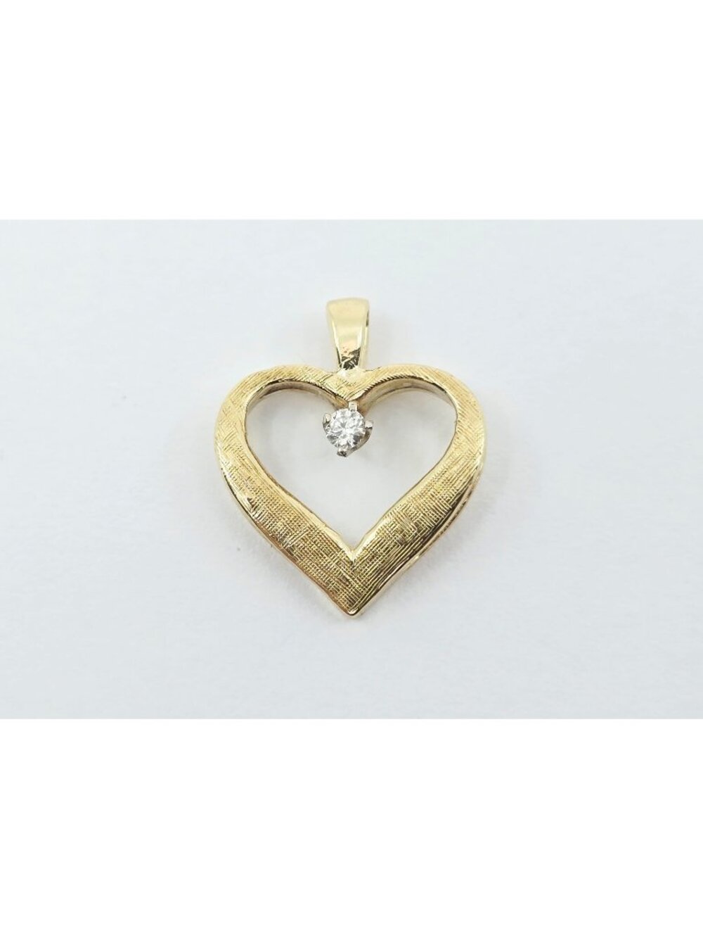 Beautiful 14K Karat Solid Yellow Gold Round Cut Diamond Open Heart Charm Pendant